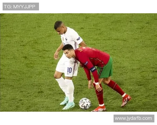 足球明星与艺人携手共创精彩视频瞬间引发热议与期待